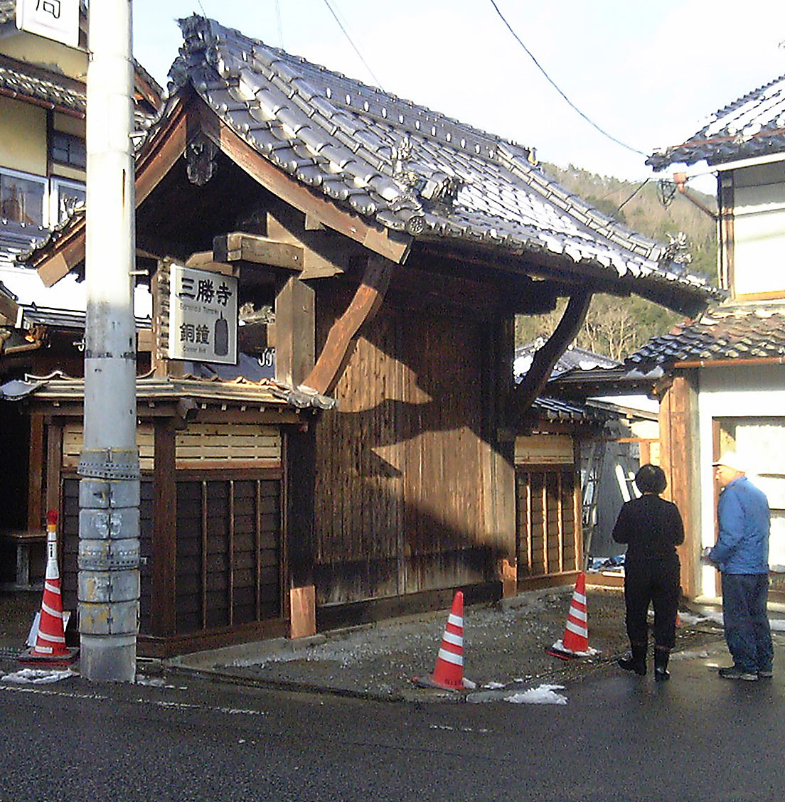 三勝寺　門改修工事　門のの改修中