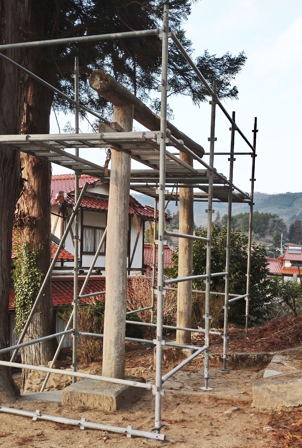 大歳神社鳥居修復工事　修復開始